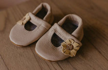 Load image into Gallery viewer, Baby Daffodil Daisy Mary Janes Shoes
