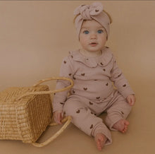 Load image into Gallery viewer, Organic Ruffle Onesie &amp; Pants Set - Hearts
