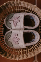 Load image into Gallery viewer, Tulip On Milk Moccs
