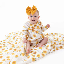Load image into Gallery viewer, Baby Sunflower Swaddle Blanket
