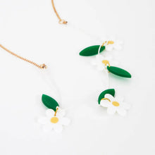 Load image into Gallery viewer, Daisy Necklace
